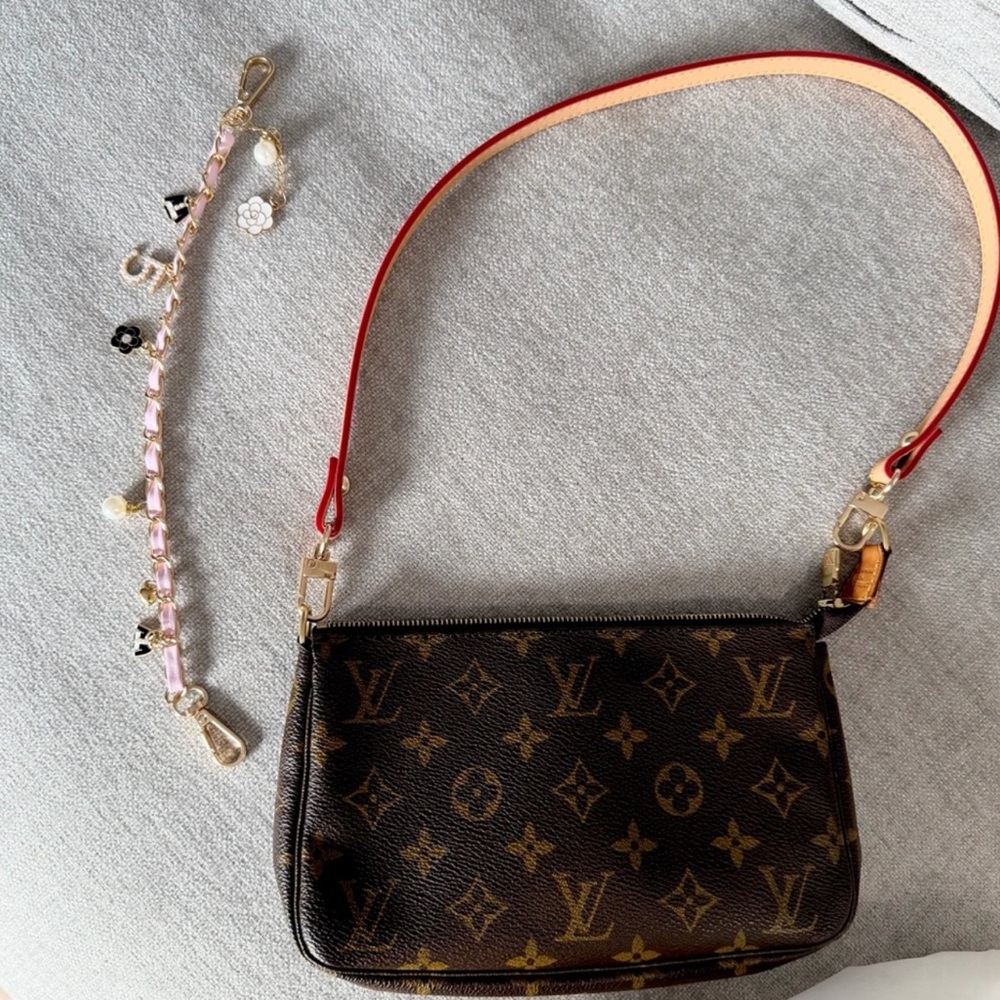Authentic Louis Vuitton Pochette